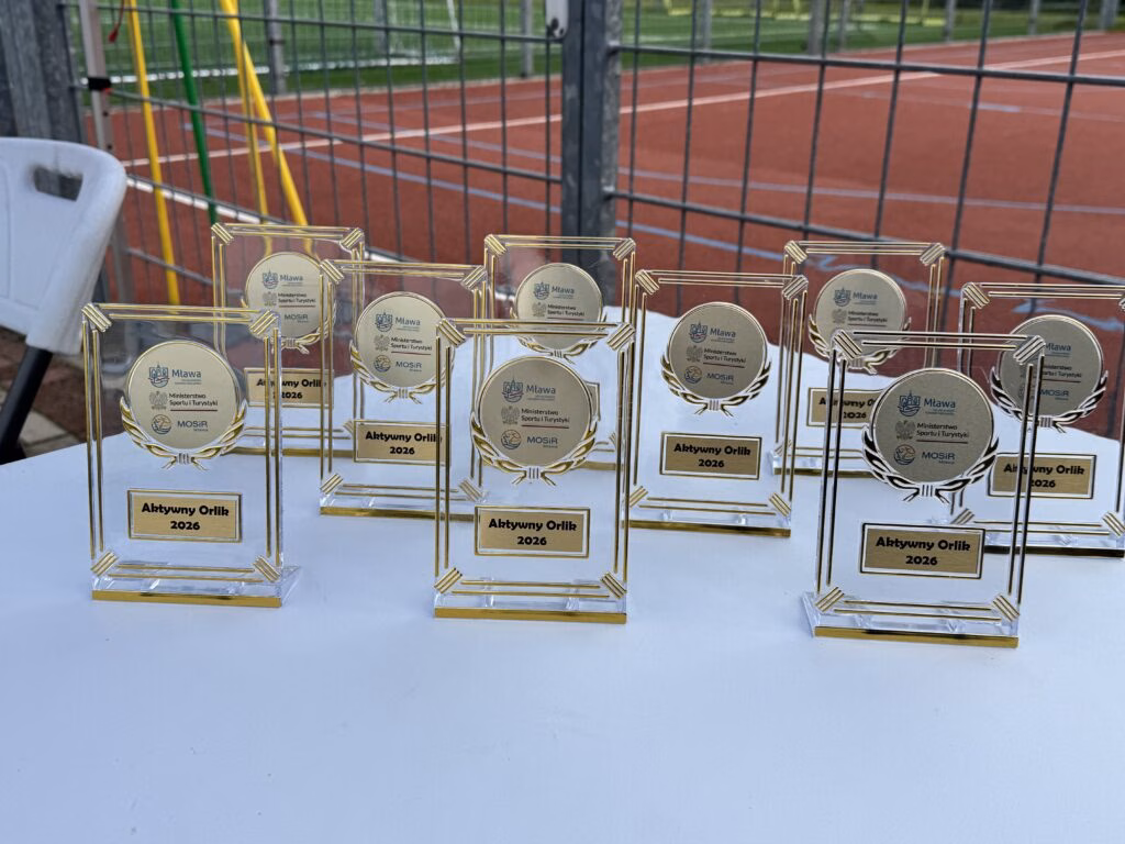 Aktywny Orlik 2026 - zdjęcia z szóstego wydarzenia. Dzieci uczestniczą w zajęciach sportowo-rekreacyjnych, warsztatach kulinarnych i pierwszej pomocy przedmedycznej. Zdjęcie nr 1